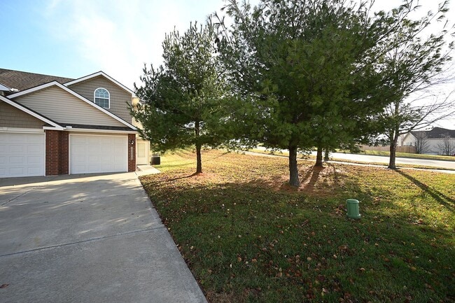 Photo - 3 Bedroom, 2.5 bath Townhome with 1 car garage!