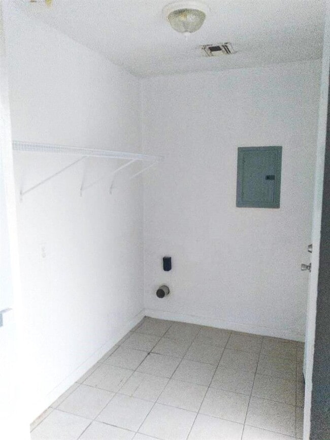 Photo - 1175 NW Ozmun Ave