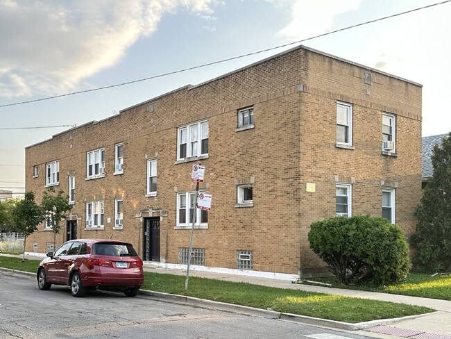 Building Photo - 3224 N Linder Ave Rental