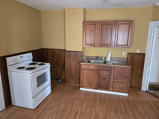 Photo - 216 Broad St