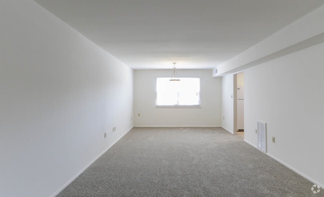1BR, 1BA - 717 SF