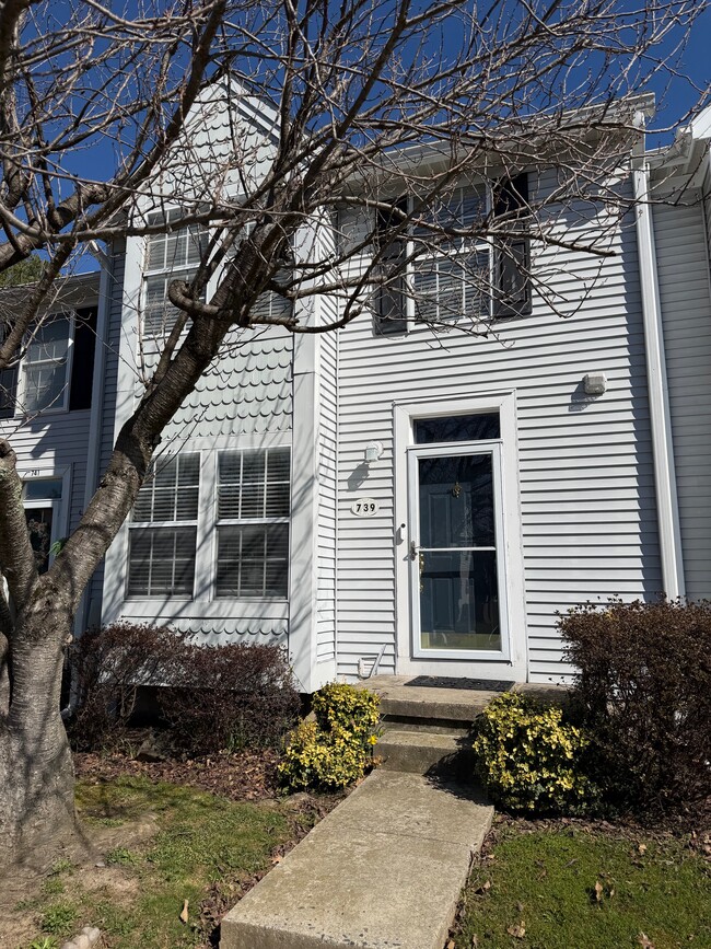 Photo - 739 Orley Pl