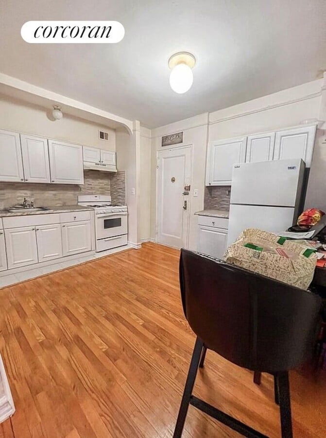 Photo - 64-85-85 Saunders St