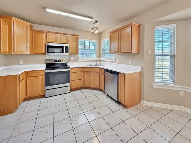 Photo - 910 SW Cheyenne Dr