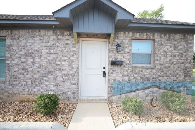 Building Photo - Luxury 2 bed 1 bath apartment - brand new construction!! Washer, dryer, and utilities included!!