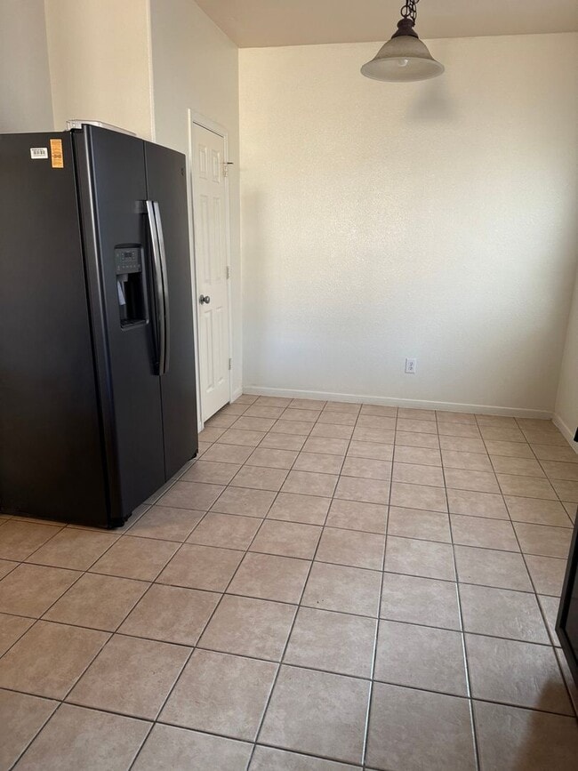Photo - 2926 Meadowglen Crest