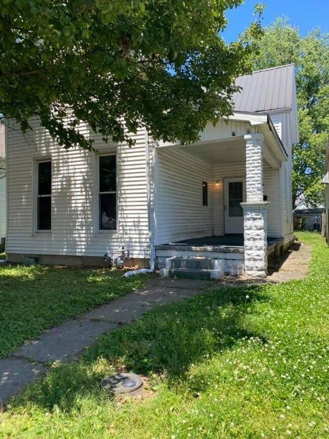 Building Photo - 2225 W Iowa St