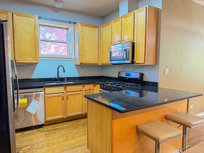 Photo - 1300 W Grenshaw St