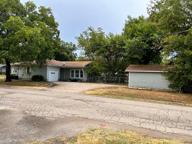 Photo - 1000 E Walnut St