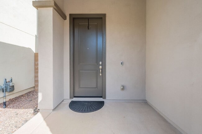 Photo - Solar Powered Home in Heart of Peoria!