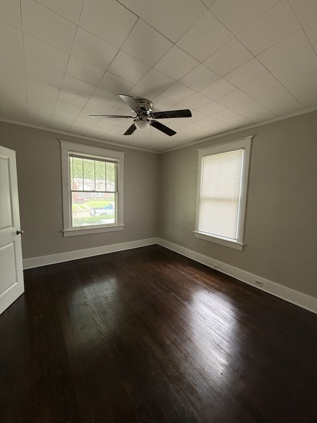 Photo - 3528 Bowen Ave