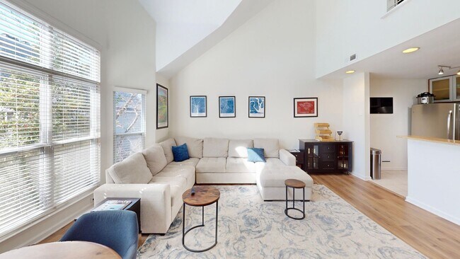 Photo - 521 N Graham St Unit 3E