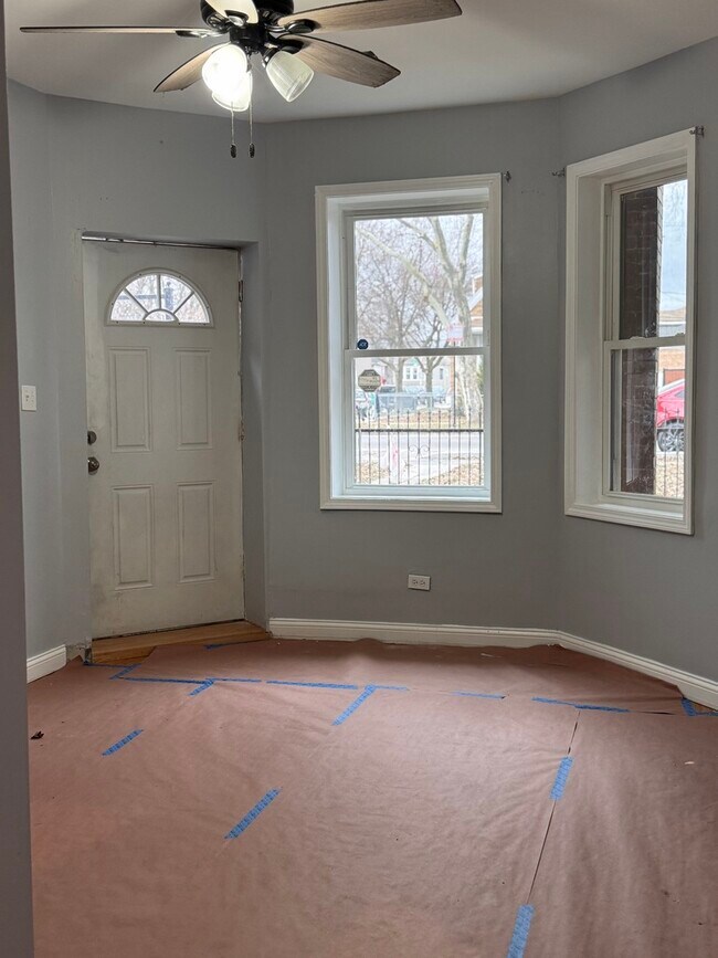 Photo - 5323 S Damen Ave