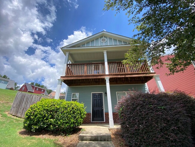 Building Photo - LEASING FOR AUGUST 2025! FENCED IN YARD!! Rental