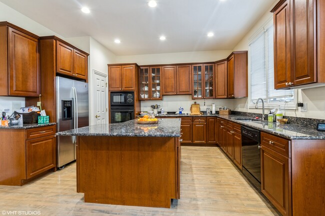 Photo - 2016 Valor Ct Unit 1