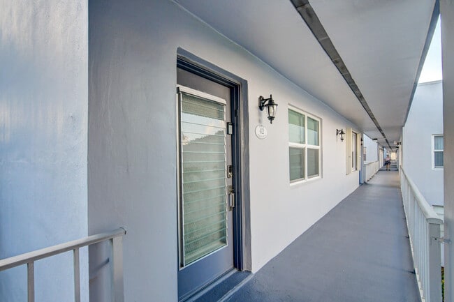 Building Photo - 42 Burgundy A Unit A