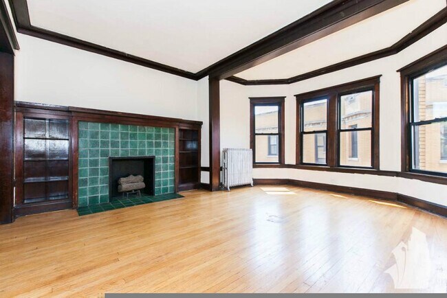 Building Photo - 2426 N Sawyer Ave Unit 1E