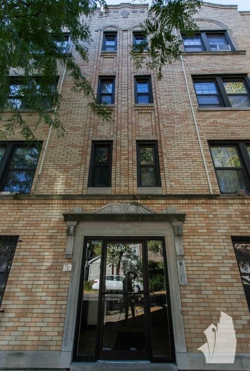 Building Photo - 1101 W Wellington Ave Unit 1101-1