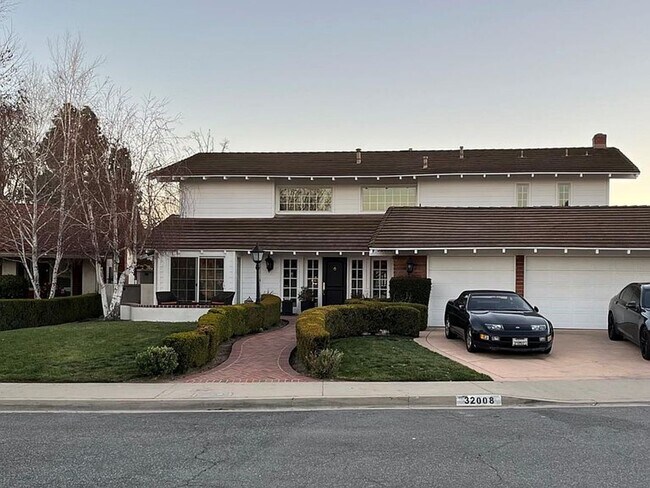 Westlake Village First Neighborhood Cul-De... - Westlake Village First Neighborhood Cul-De... House