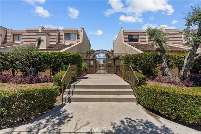 Photo - 18411 Collins St Townhome