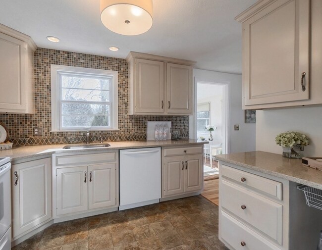 Photo - 438 Old Bedford Rd