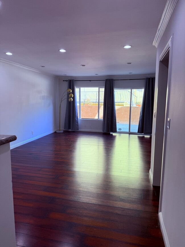 Photo - 5651 Windsor Way Unidad 105