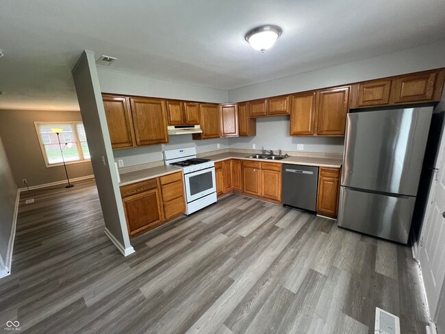 Photo - 223 Highwood Dr