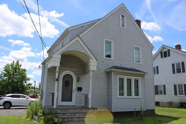 Building Photo - 55 E Cedar St Rental