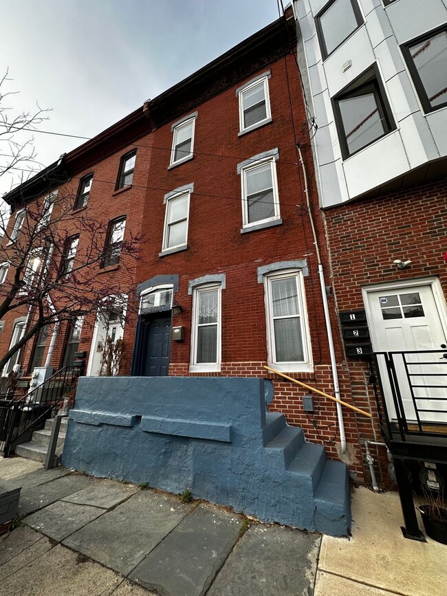 Building Photo - 2205 W Thompson St Unit 2 Rental