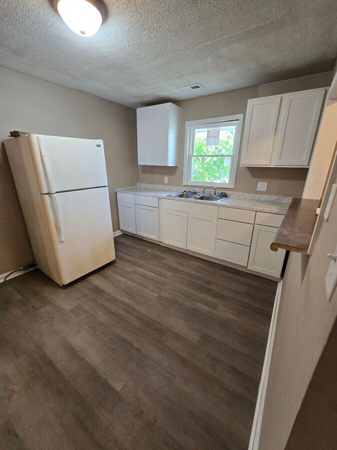 Photo - Spacious One Bedroom Located near 21st and...