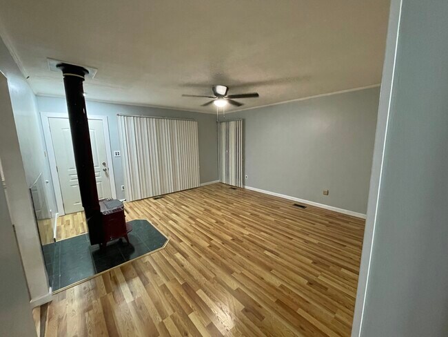 Photo - 7556 Lathers St