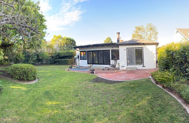 8046 Dunfield Ave