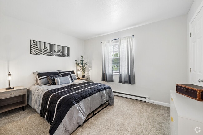 2BR, 1BA - 770SF - Bedroom