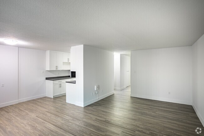 Photo - Riverside Towers