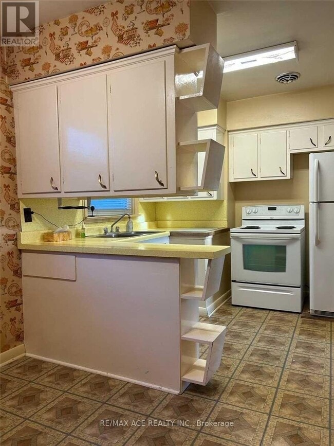 Photo - 129 Confederation Dr