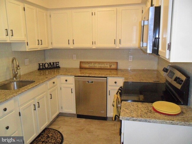 Photo - 615 Delaware St Unit 9