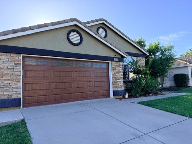 Building Photo - Beautifully Remodeled 4 Bedroom, 2 Bath Home in Desirable Elk Grove Neighborhood
