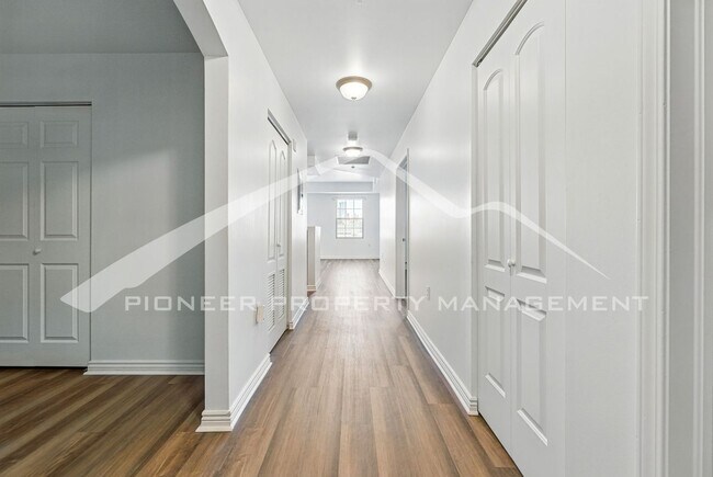 Photo - Amazing Condo with Patio and Central AC! Unidad 8H