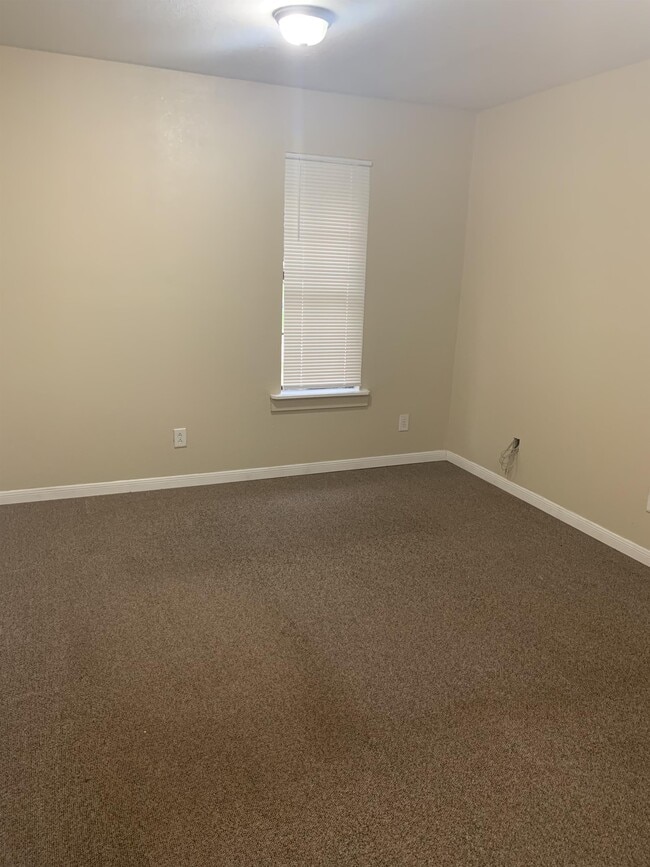 Photo - 302 N Burleson St