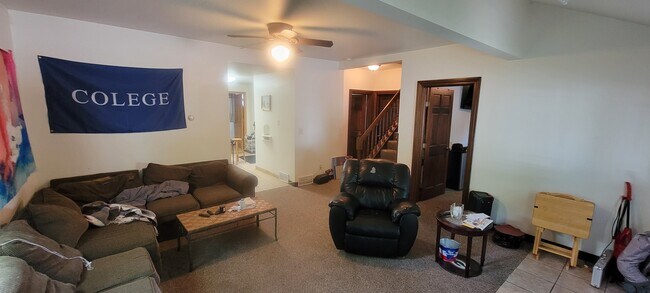 Photo - 925 Water St
