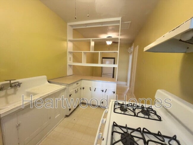 Photo - 1408 Victoria St