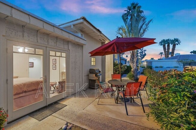 Building Photo - 74939 Vía Lago