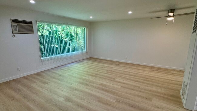 BRIGHT NATURAL LIGHT