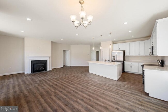 Photo - 105 Amberfield Ct