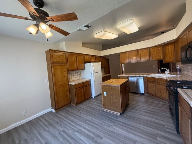 Photo - 3-bedroom, 2-bath home in Visalia, CA!