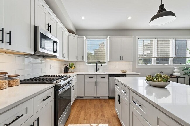 123-125-125 Centre St
