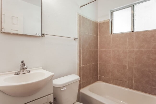 Photo - 33rd W Ave Apartments (A) Unit A4