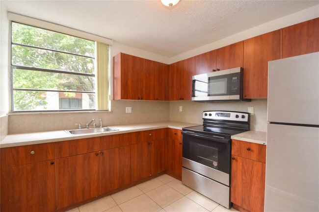 Building Photo - 1790 NW 55th Ave Unit 202