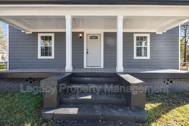 Photo - 901 Branch St