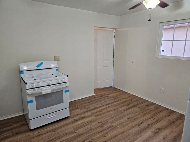 Photo - 935-937 W. 17th St. Unit 935